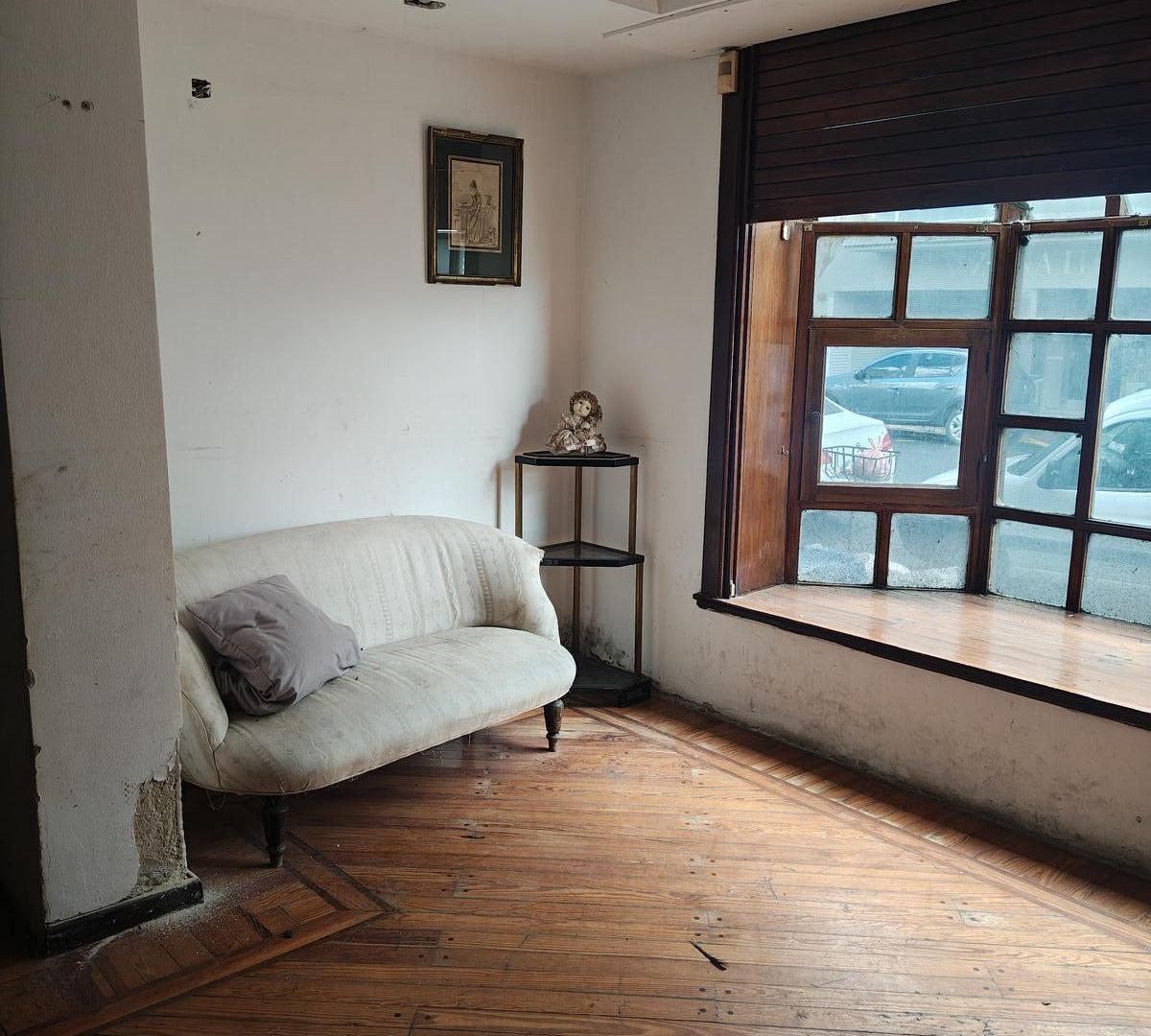 Foto de CHALET DE DISEÑO PLAZA MITRE A RECICLAR O DEMOLER ORDEN DE VENTA. TOMA, imagen 4