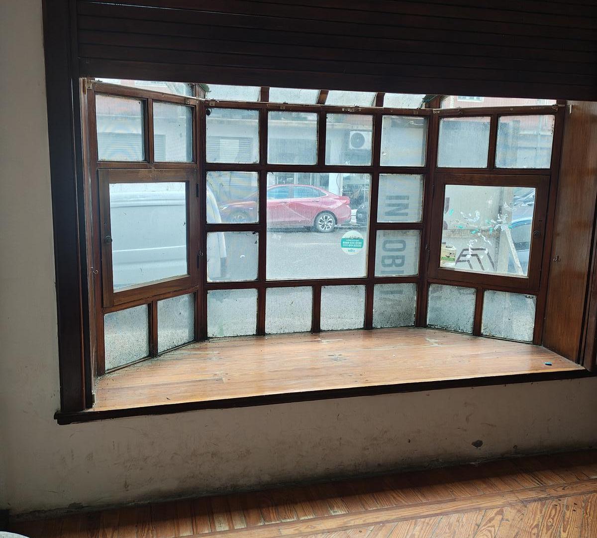 Foto de CHALET DE DISEÑO PLAZA MITRE A RECICLAR O DEMOLER ORDEN DE VENTA. TOMA, imagen 1