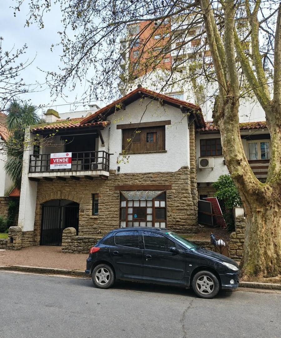 Foto de CHALET DE DISEÑO PLAZA MITRE A RECICLAR O DEMOLER ORDEN DE VENTA. TOMA, imagen 1