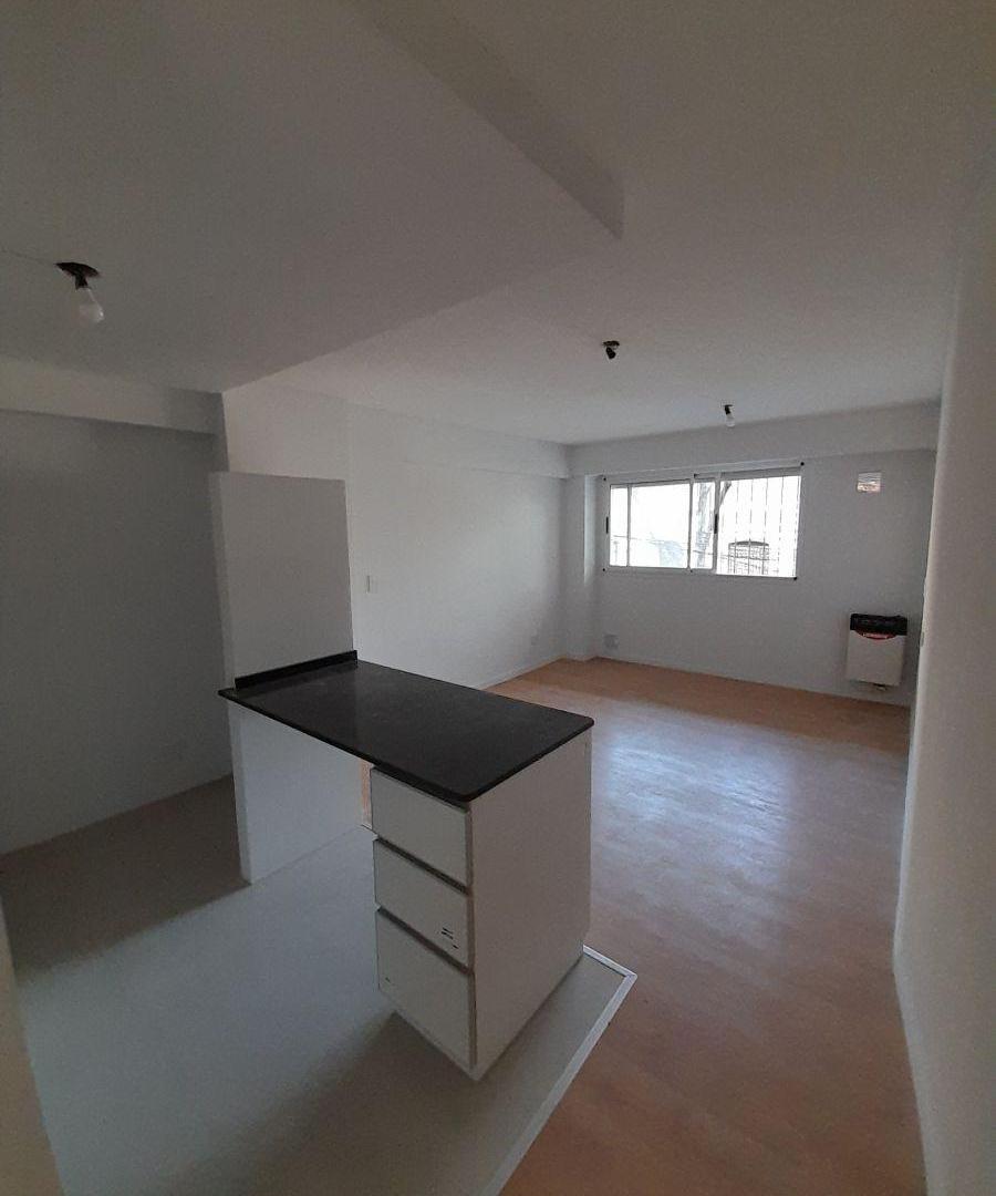 Foto de Departamento de 1 dormitorio con patio en alquiler – Barrio Martin, Rosario, imagen 3