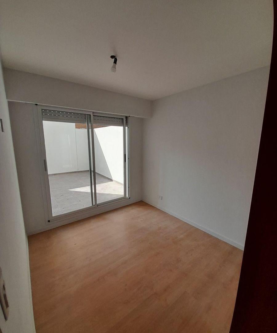Foto de Departamento de 1 dormitorio con patio en alquiler – Barrio Martin, Rosario, imagen 1