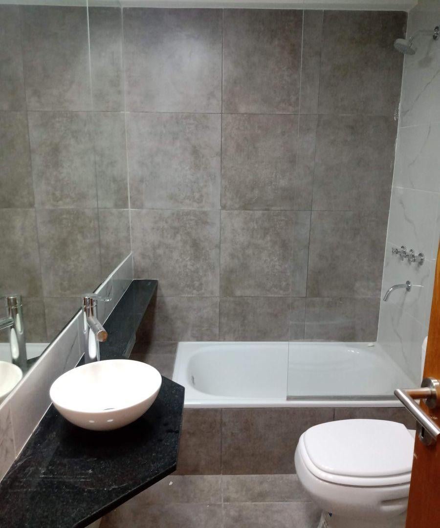 Foto de Departamento de 1 dormitorio con patio en alquiler – Barrio Martin, Rosario, imagen 2
