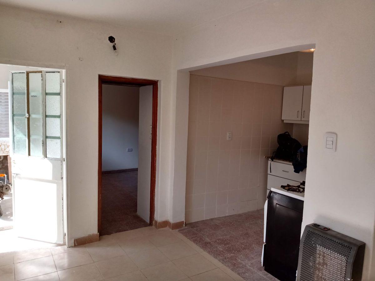 Foto de Casa de pasillo de 1 dormitorio con patio en alquiler | Montevideo al, imagen 3