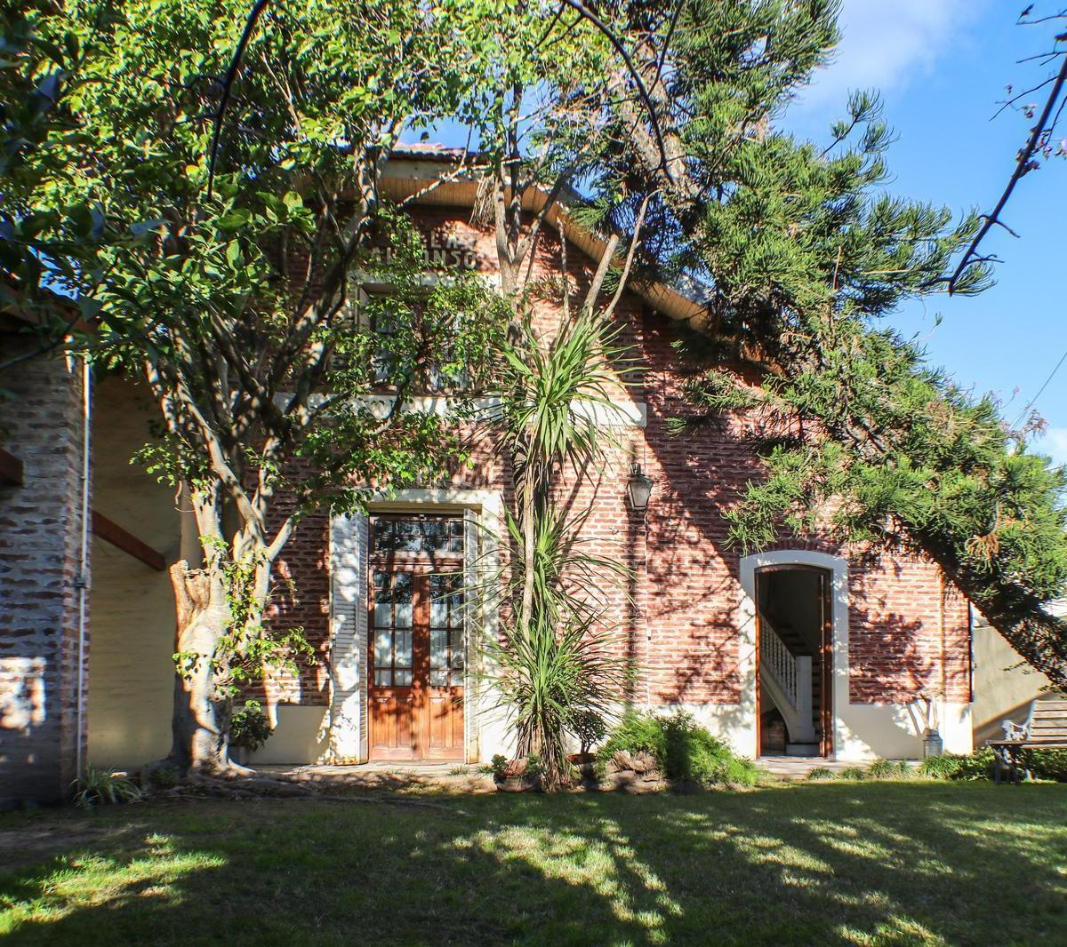 Casa en Venta en Ituzaingo Sur, Cuatro Habitaciones, Pileta. 5