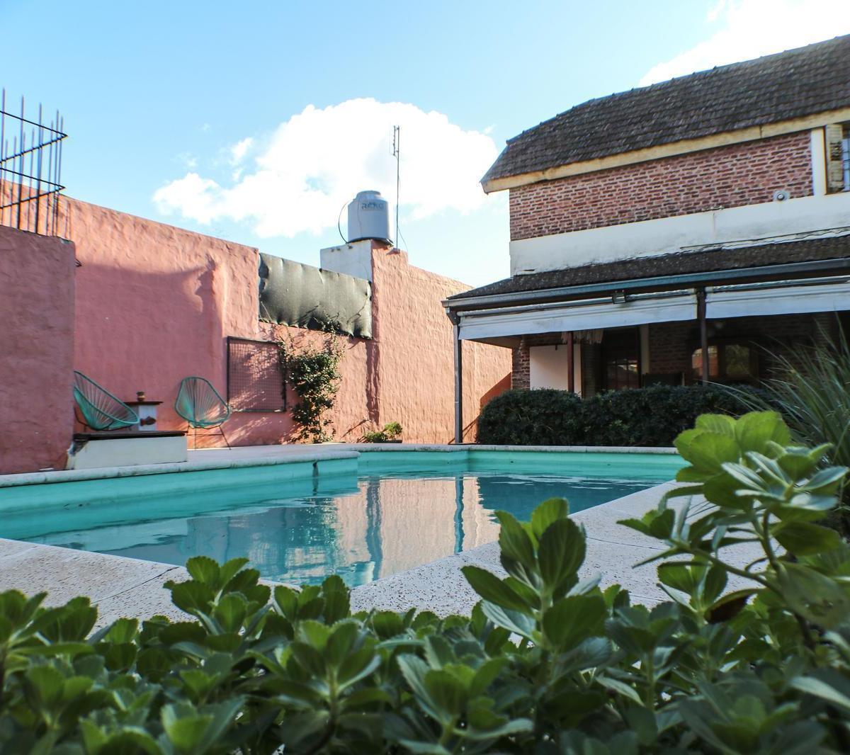 Casa en Venta en Ituzaingo Sur, Cuatro Habitaciones, Pileta. 3