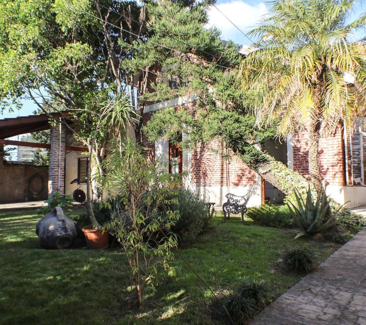 Casa en Venta en Ituzaingo Sur, Cuatro Habitaciones, Pileta. 4