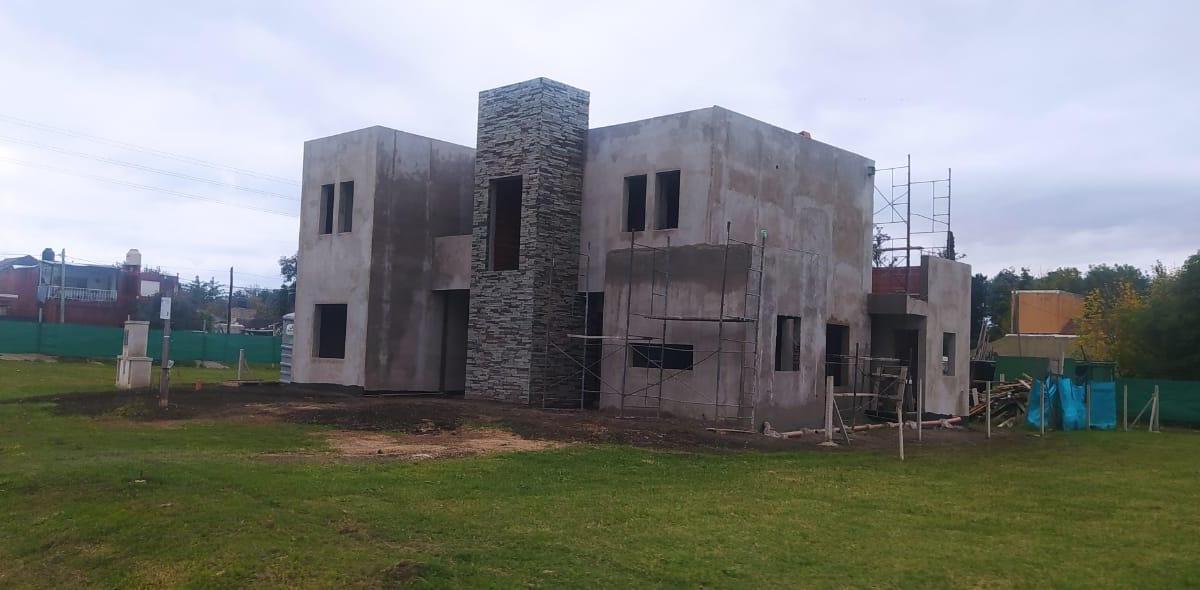Casa en Venta en Barrio Cerrado " Altos de San José" en San Miguel. 2