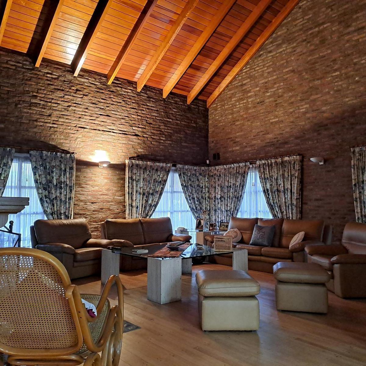 Casa en Venta en Hurlingham 4 Dormit 2