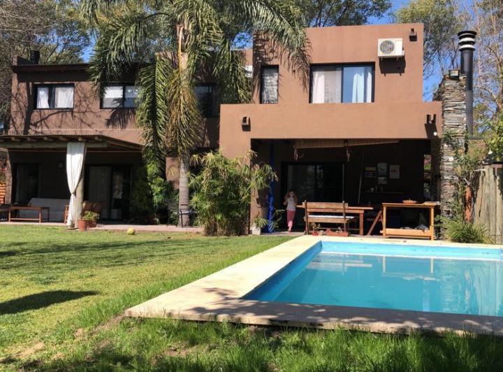 Casa en  alquiler temporario en barrio cerrado Los Berros 3