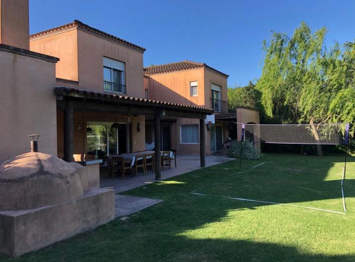 Barrio cerrado El Lago, Pardo 3300. Bella Vista 1
