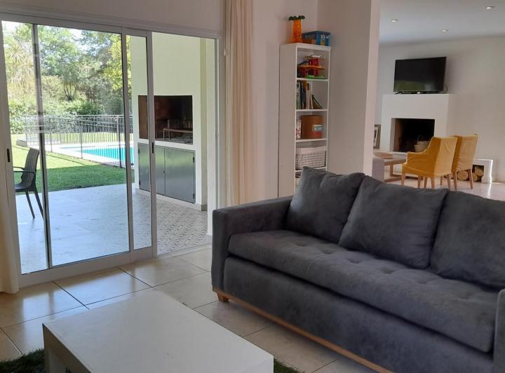 Casa en  barrio con portón, alquiler enero 2026 1