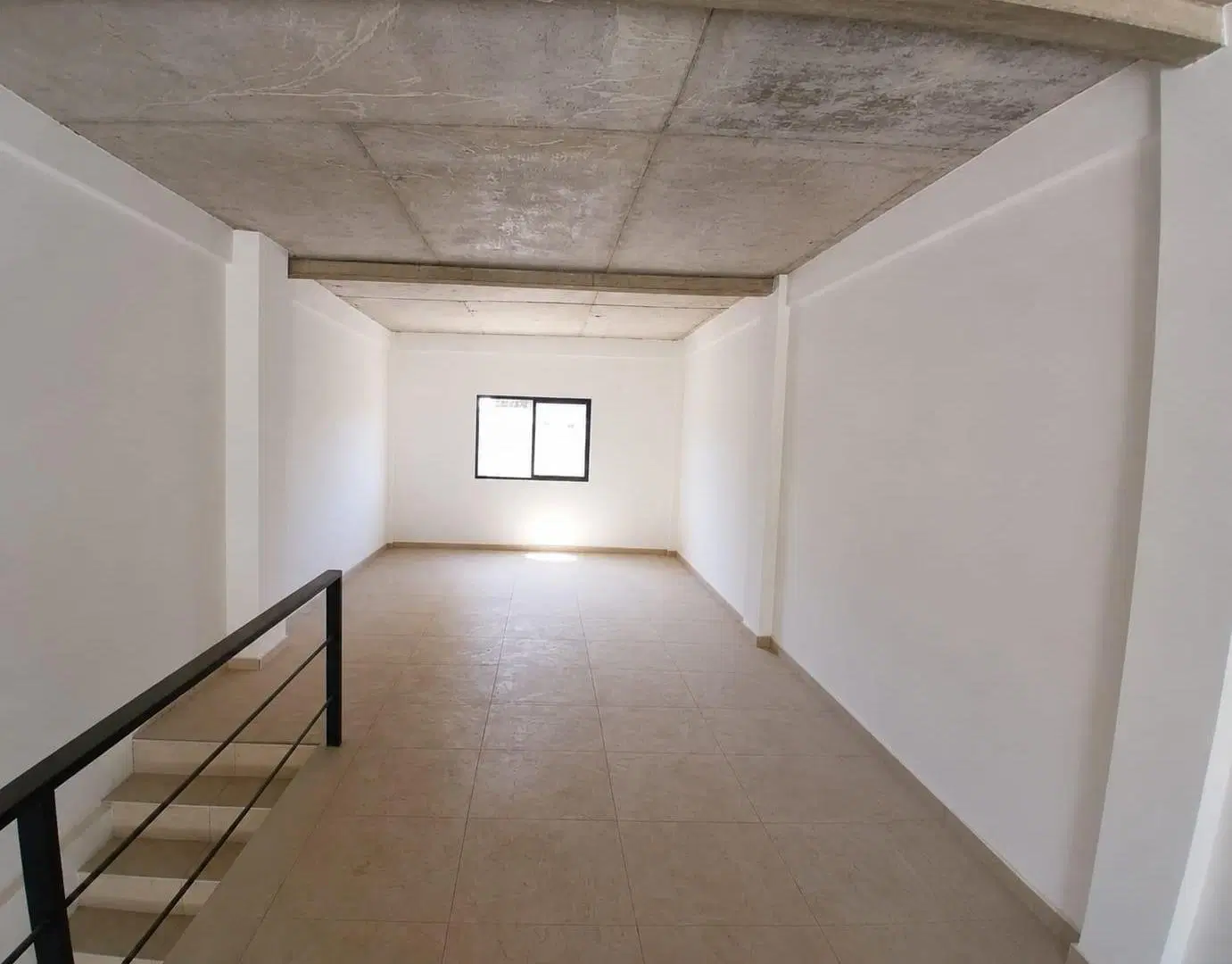 EXCELENTE LOCAL EN VENTA, Parque Leloir 4