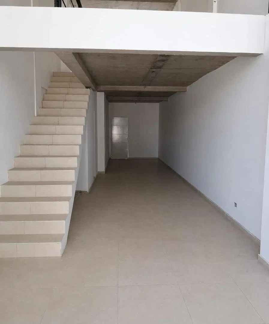 EXCELENTE LOCAL EN VENTA, Parque Leloir 3