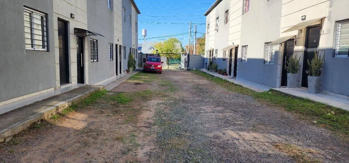 Venta depto. duplex 2 amb. patio villa de Mayo 4