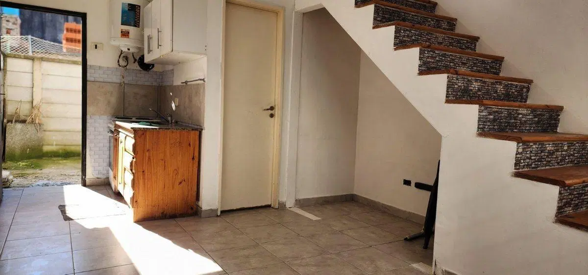Venta depto. duplex 2 amb. patio villa de Mayo 3
