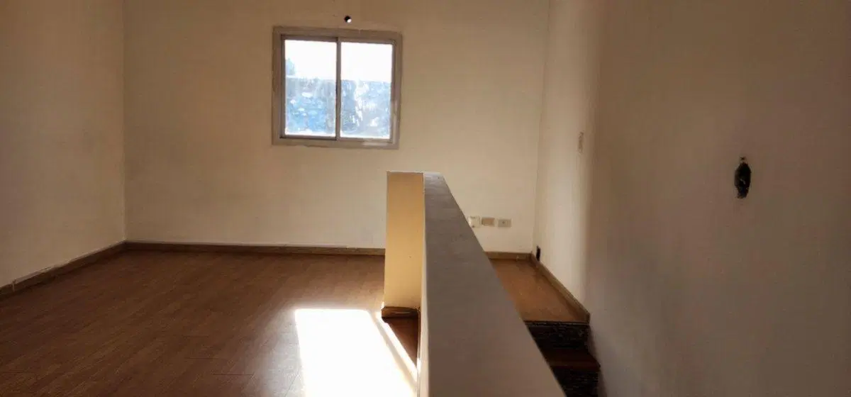 Venta depto. duplex 2 amb. patio villa de Mayo 5