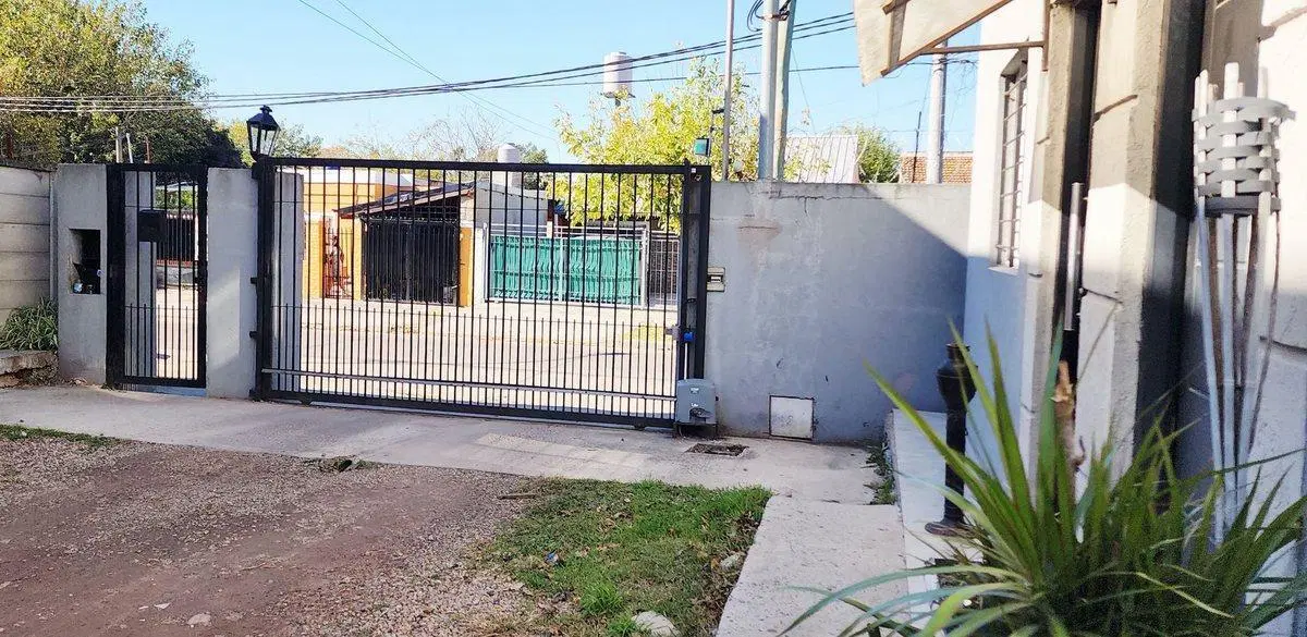 Venta depto. duplex 2 amb. patio villa de Mayo 2
