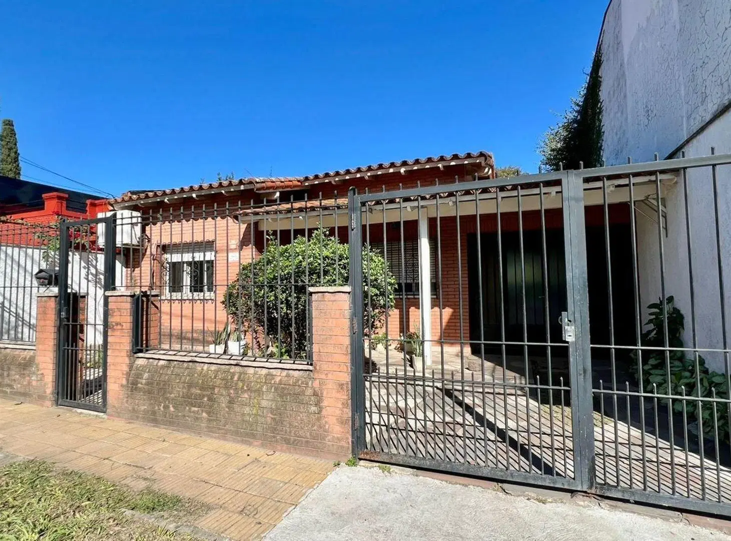 CASA 6 AMBIENTES CON JARDIN DON TORCUATO 3
