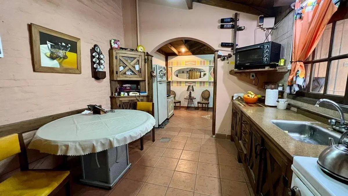 CASA 4 AMBIENTES JARDIN PILETA Y QUINCHO SOURDEAUX 5
