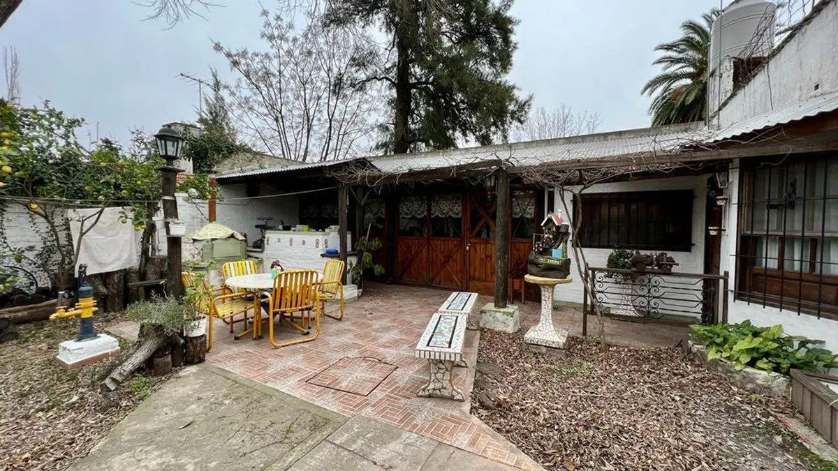 CASA 4 AMBIENTES JARDIN PILETA Y QUINCHO SOURDEAUX 3