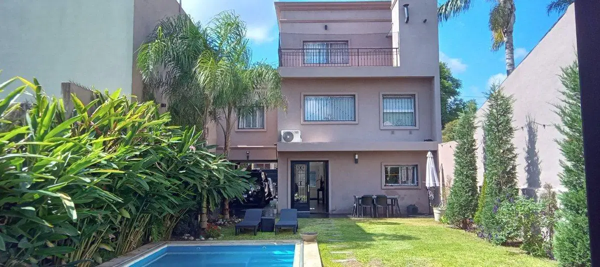 CASA EN VENTA 7 AMBIENTES + QUINCHO DON TORCUATO 2