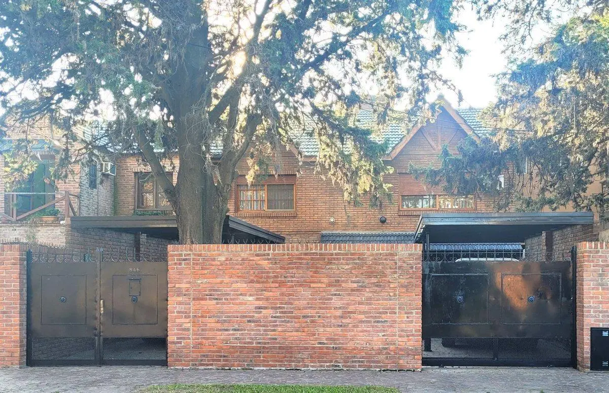 CASA EN VENTA DON TORCUATO - 5 AMB + QUINCHO 4 AMB 4