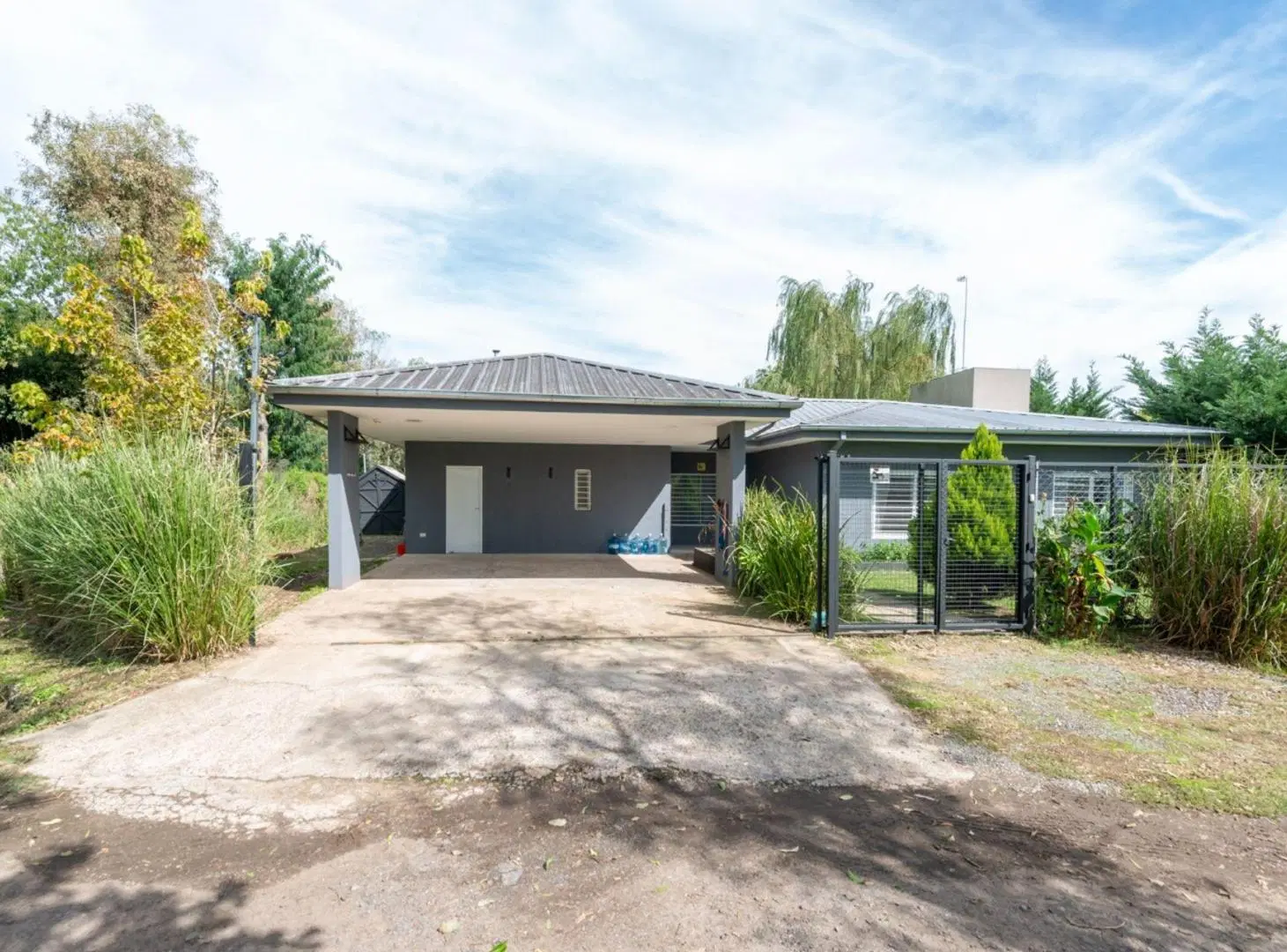 CASA EN VENTA 4 AMB CON PILETA LOMA VERDE ESCOBAR 5