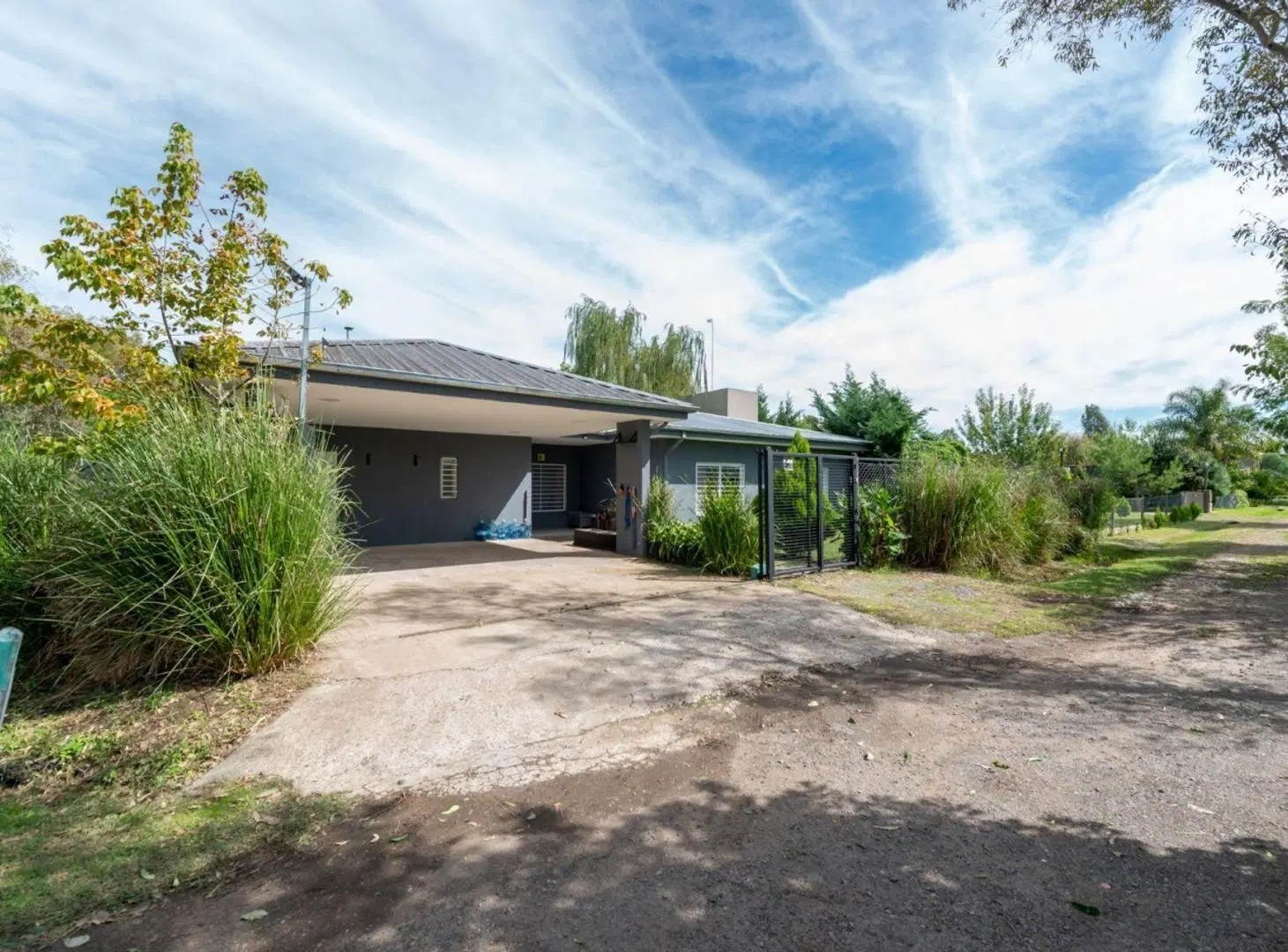 CASA EN VENTA 4 AMB CON PILETA LOMA VERDE ESCOBAR 4
