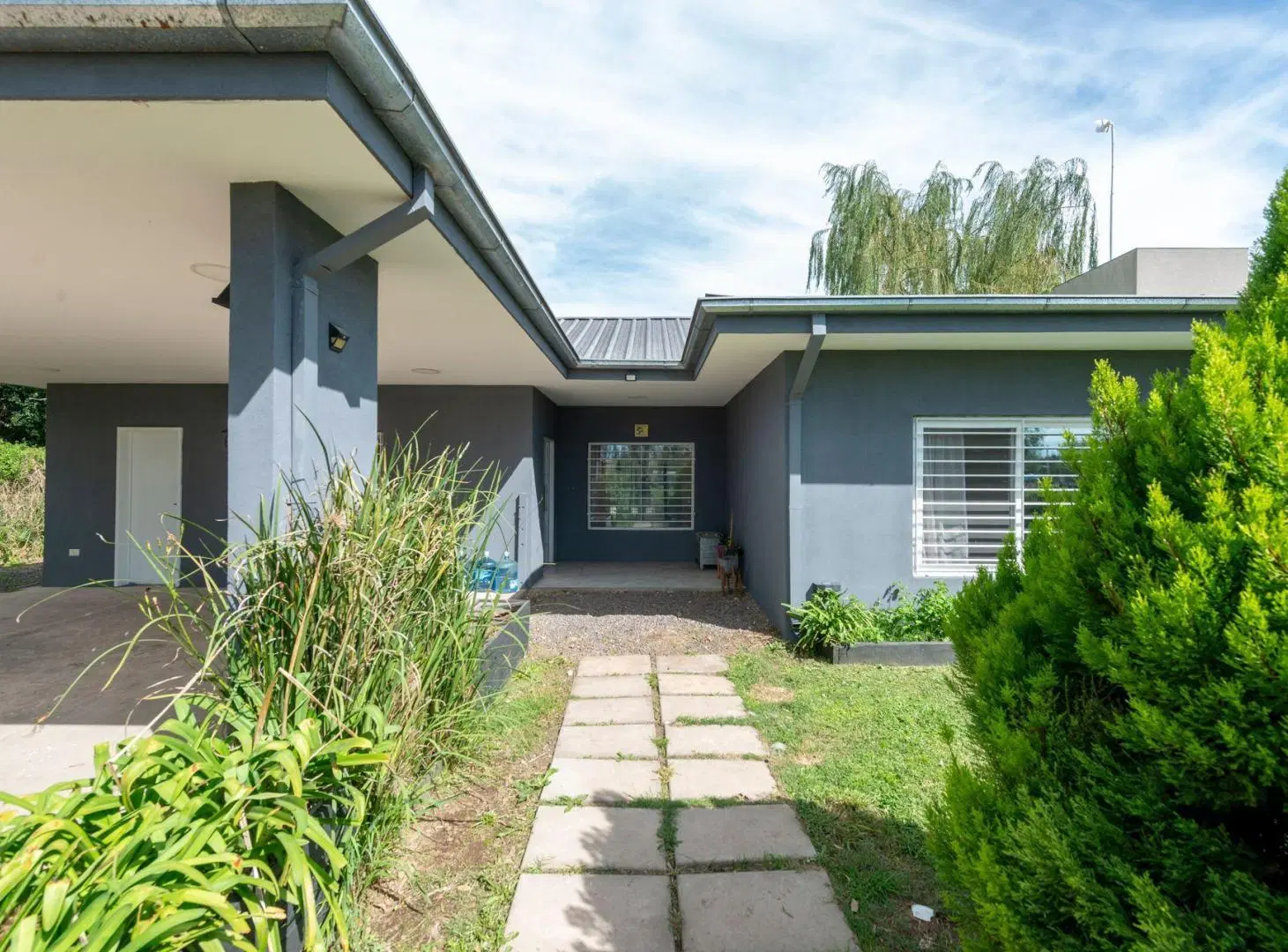 CASA EN VENTA 4 AMB CON PILETA LOMA VERDE ESCOBAR 3
