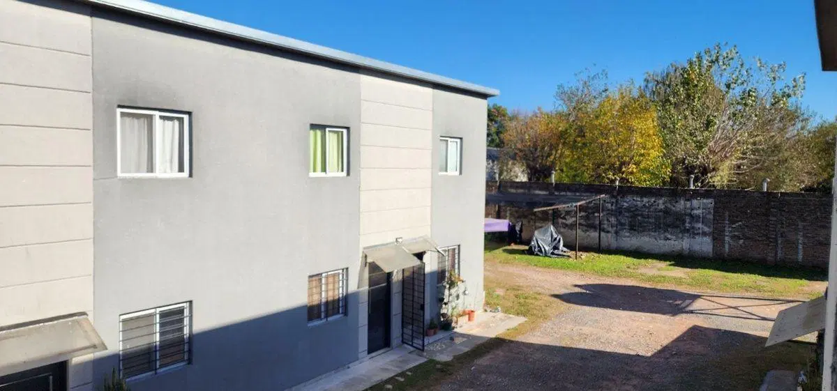 Venta depto. duplex 2 amb. patio villa de Mayo 3