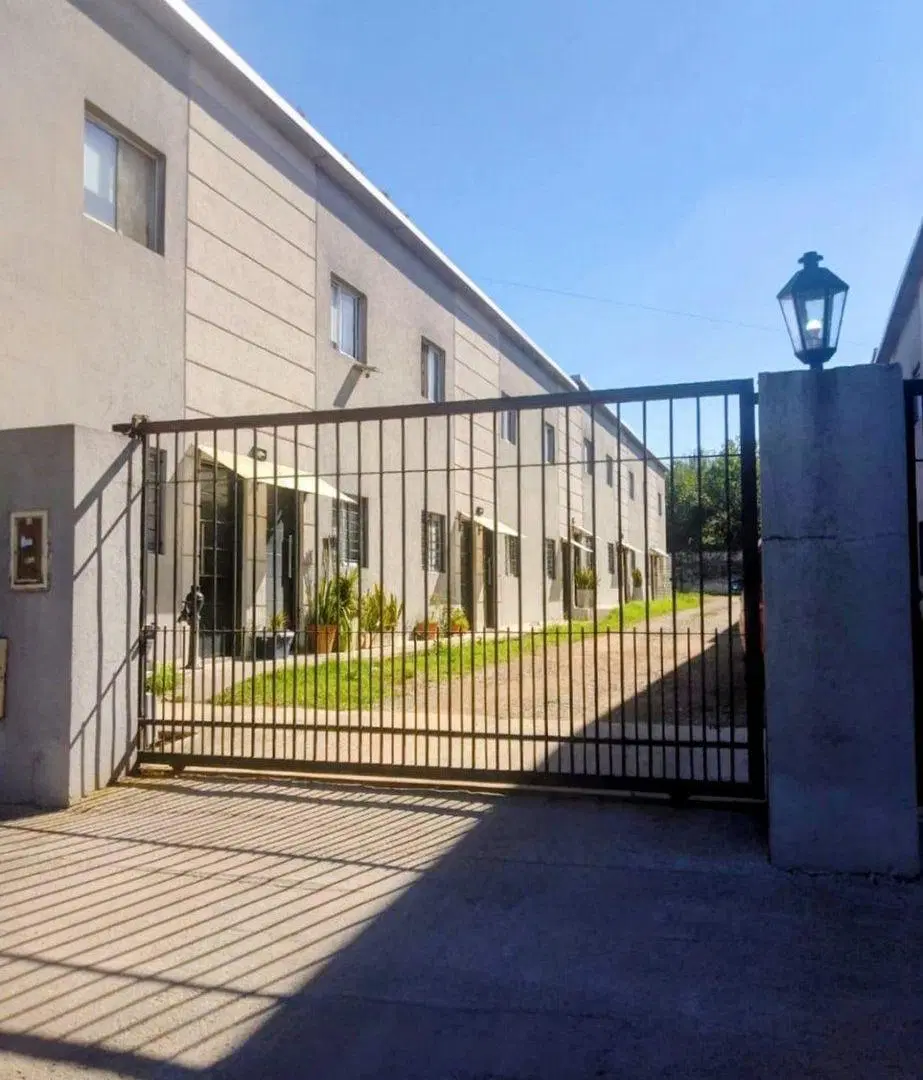 Venta depto. duplex 2 amb. patio villa de Mayo 4