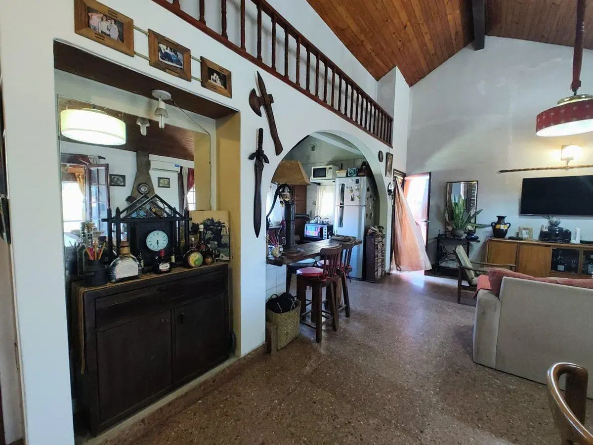 CASA VENTA 3 AMBIENTES CON JARDIN ADOLFO SORDEAUX 4