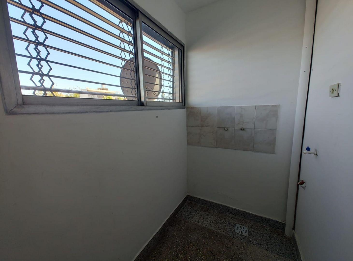 Foto de VENTA DEPARTAMENTO DOS AMBIENTES CASEROS, imagen 4