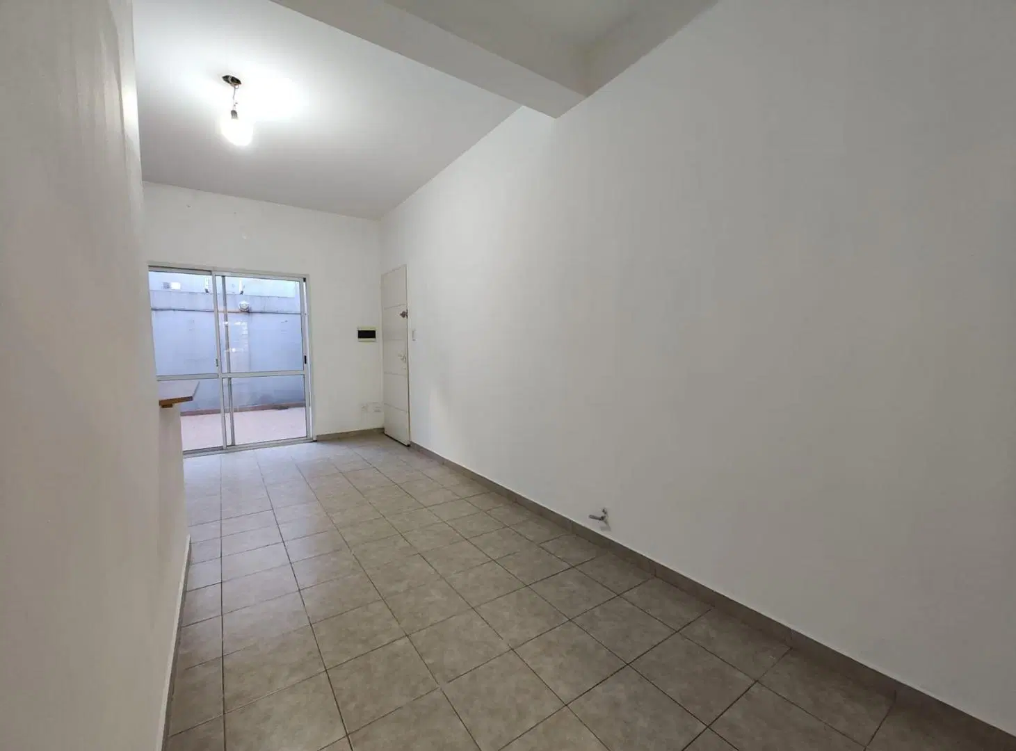 VENTA DEPARTAMENO DOS AMBIENTES CASEROS CON PATIO 3