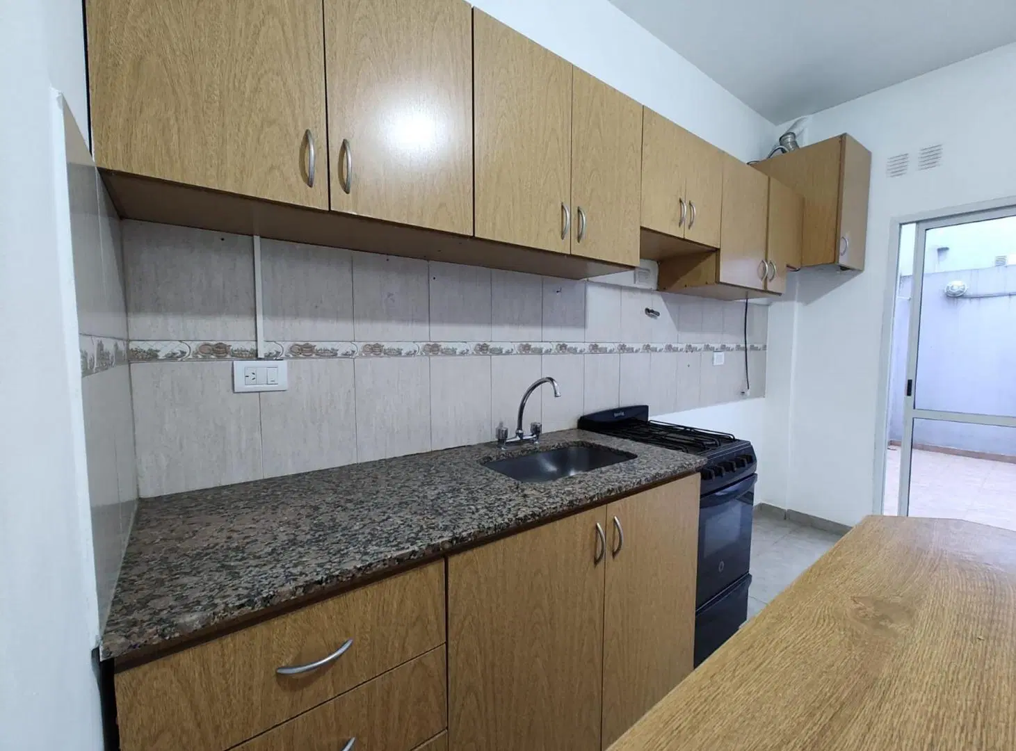 VENTA DEPARTAMENO DOS AMBIENTES CASEROS CON PATIO 4