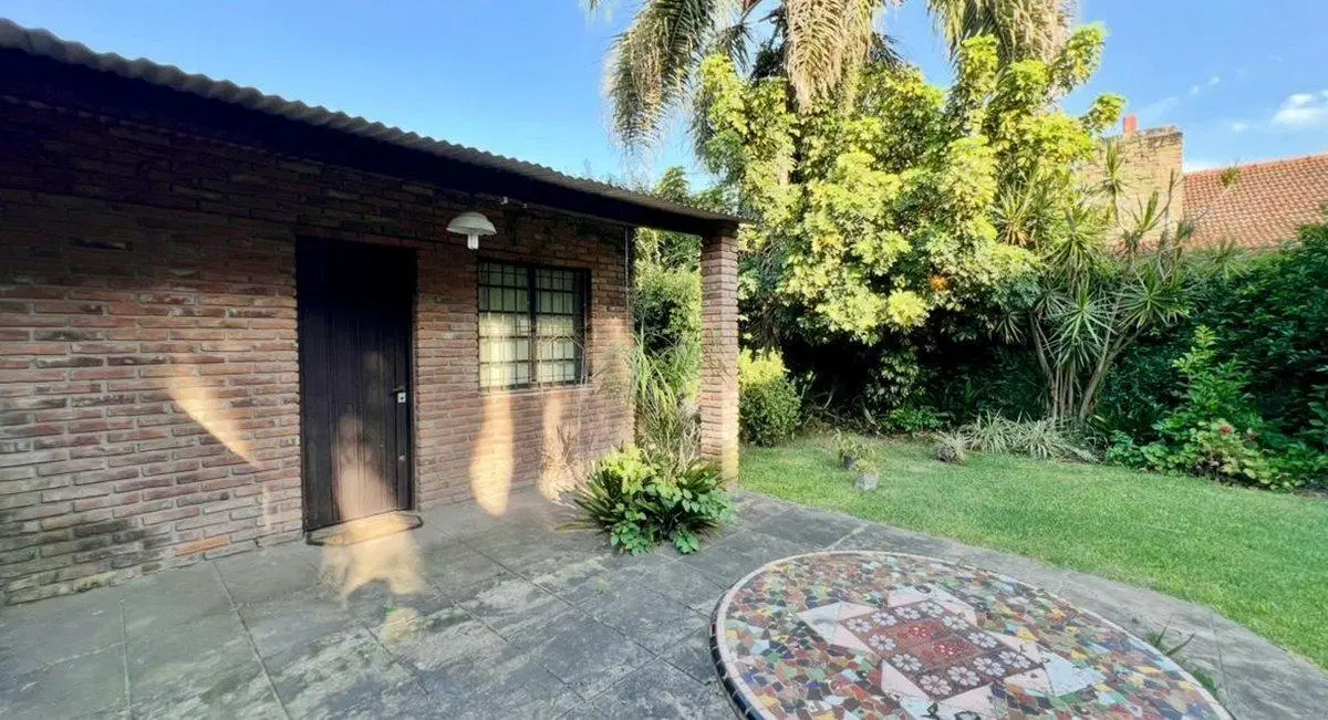 CASA VENTA CON LOCAL JARDIN Y COCHERA DON TORCUATO 4