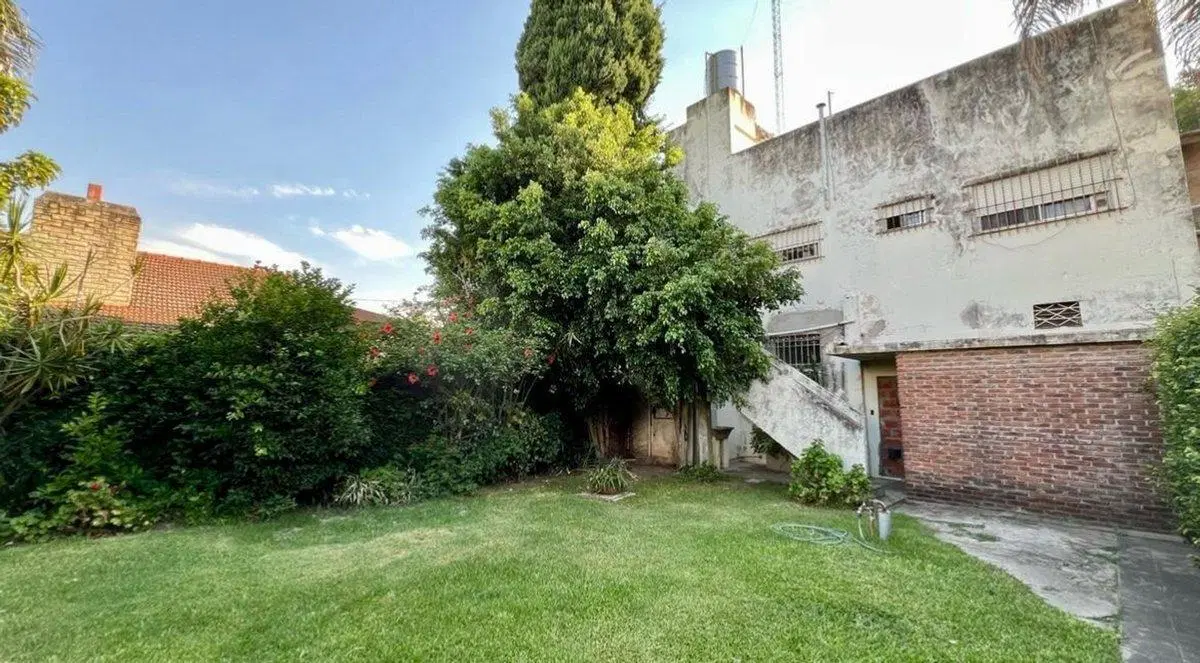 CASA VENTA CON LOCAL JARDIN Y COCHERA DON TORCUATO 2