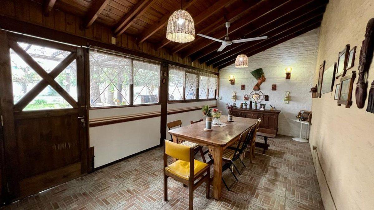 Foto de CASA 4 AMBIENTES JARDIN PILETA Y QUINCHO SOURDEAUX, imagen 2
