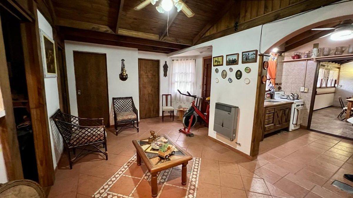 Foto de CASA 4 AMBIENTES JARDIN PILETA Y QUINCHO SOURDEAUX, imagen 1