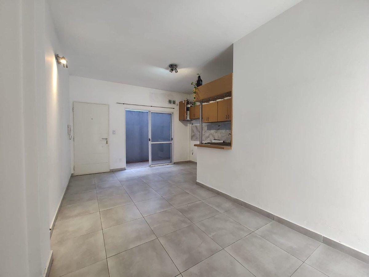 Foto de VENTA DEPARTAMENTO 2 AMBIENTES CASEROS CON PATIO, imagen 1