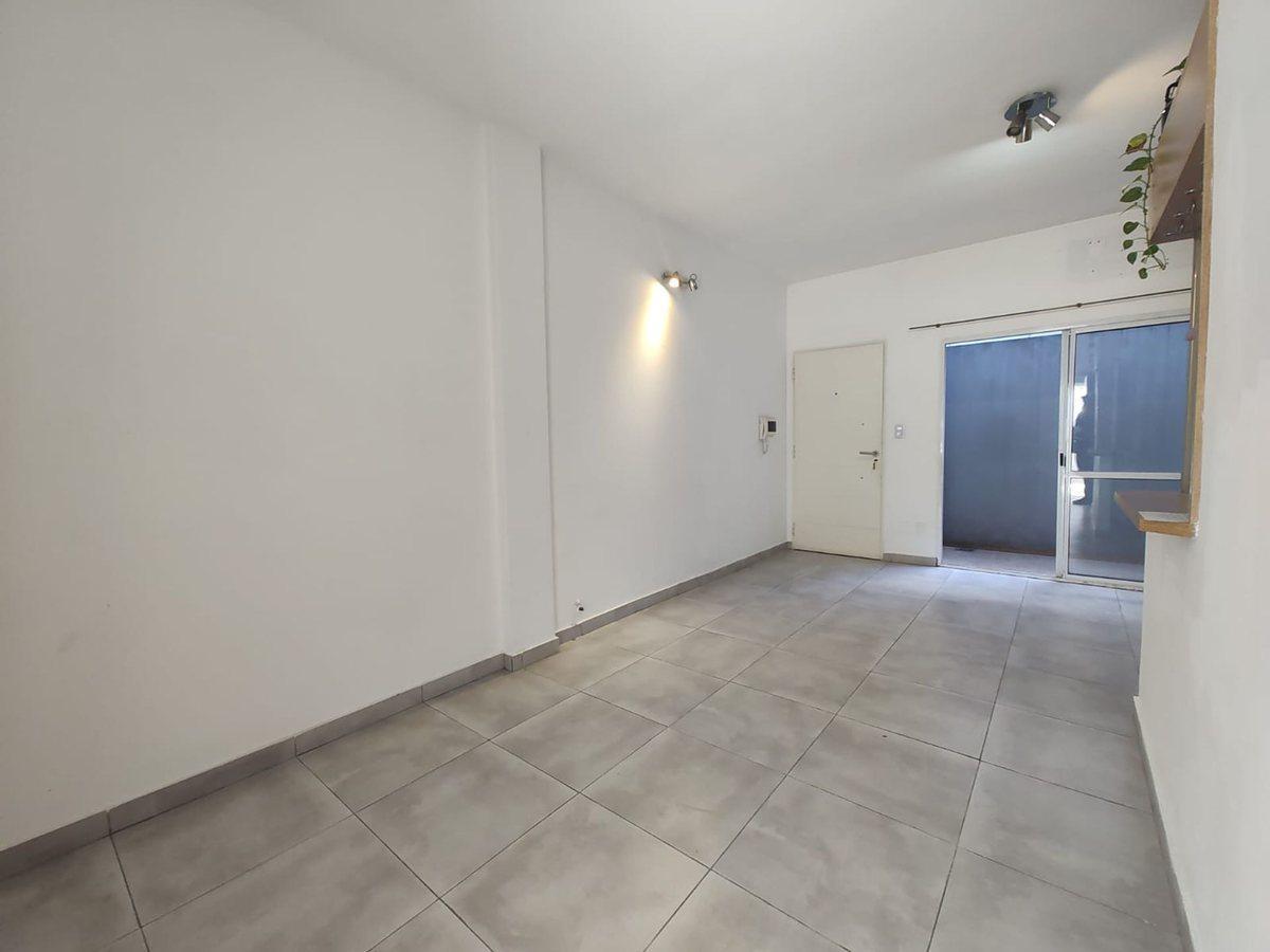 Foto de VENTA DEPARTAMENTO 2 AMBIENTES CASEROS CON PATIO, imagen 4