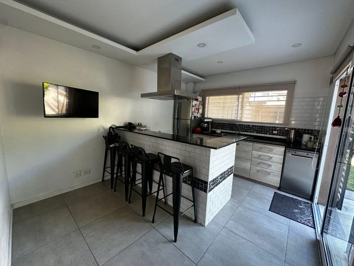 CASA EN VENTA 4 AMBIENTES PLAYROOM ESTRENAR 8
