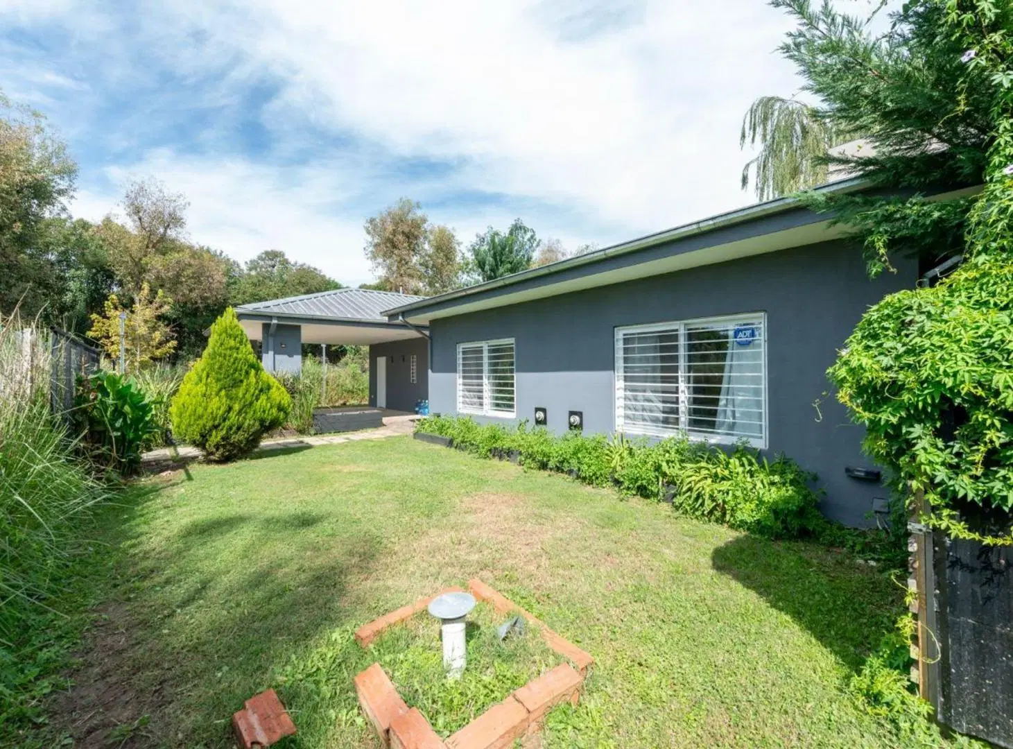 CASA EN VENTA 4 AMB CON PILETA LOMA VERDE ESCOBAR 2