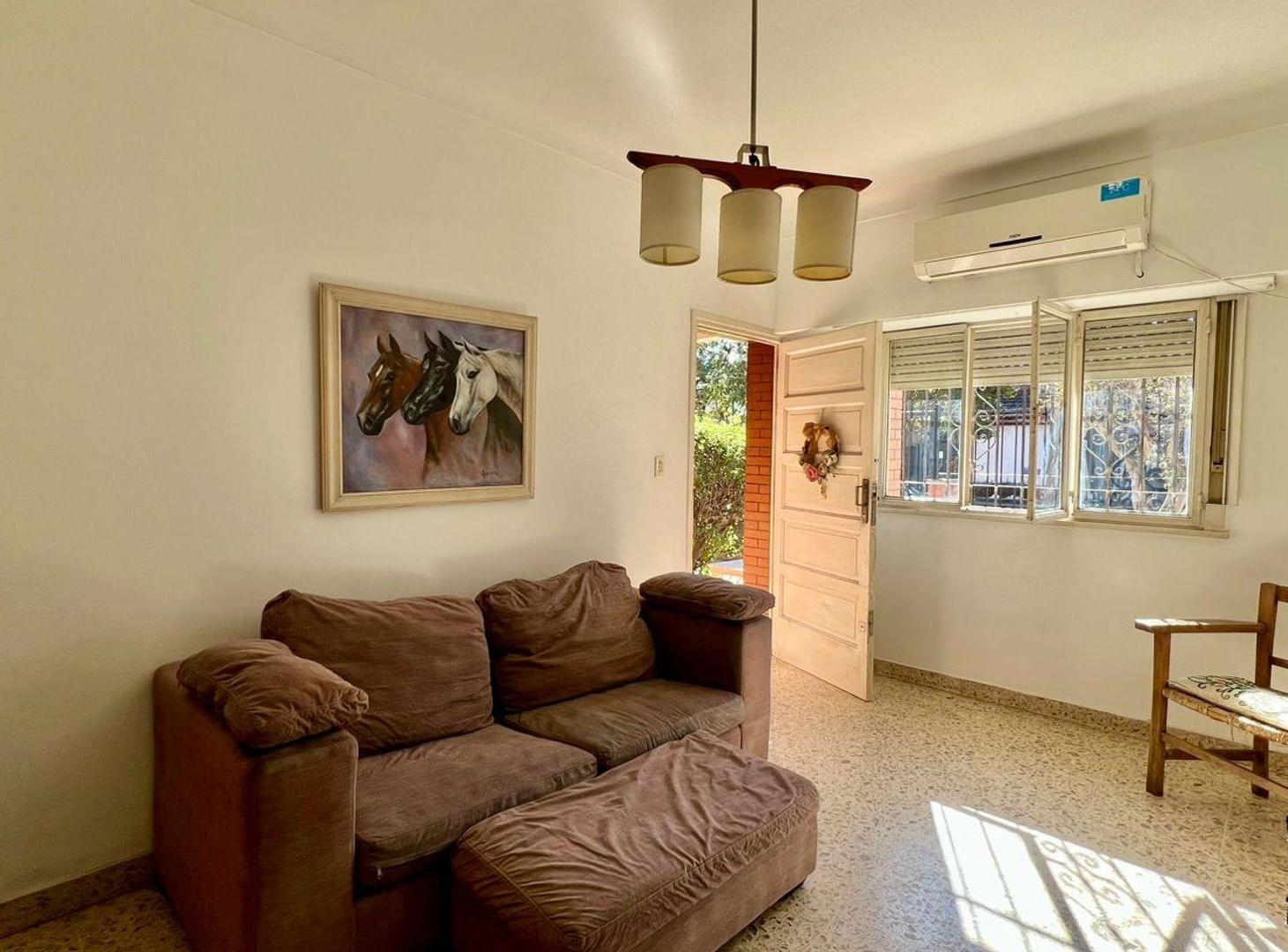 Foto de CASA 6 AMBIENTES CON JARDIN LOTE 500m2 TORCUATO, imagen 3