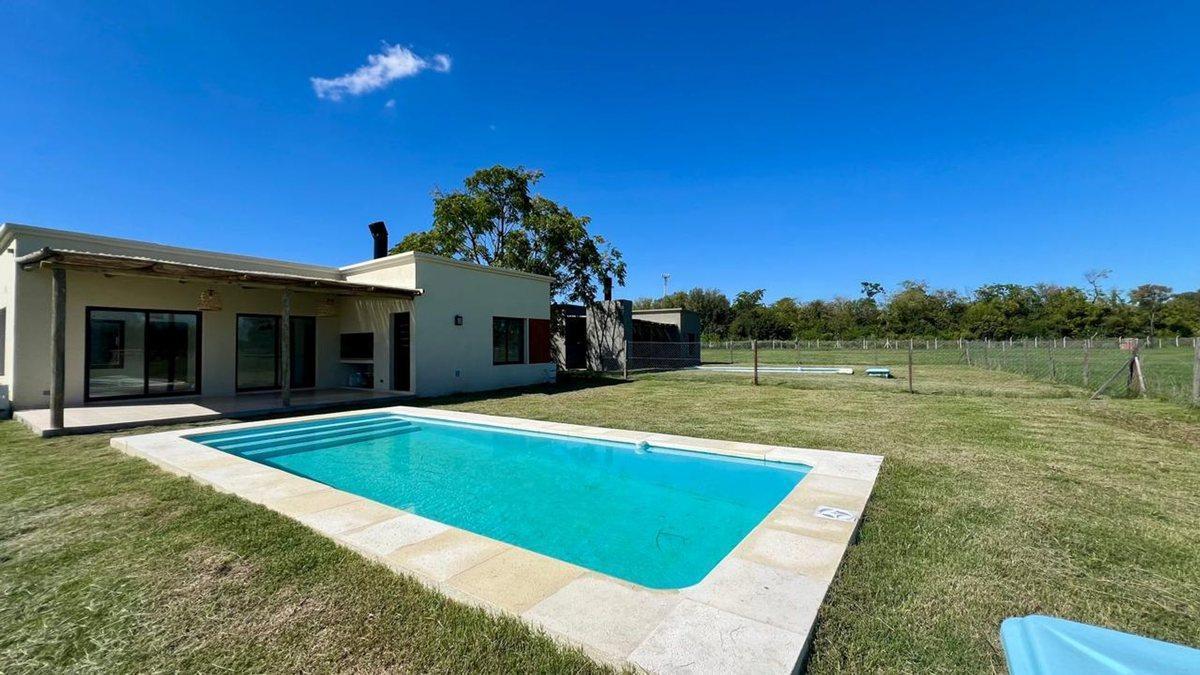 Foto de ALQUILER CASA 4 AMB CON PILETA SAN SEBASTIAN, imagen 2