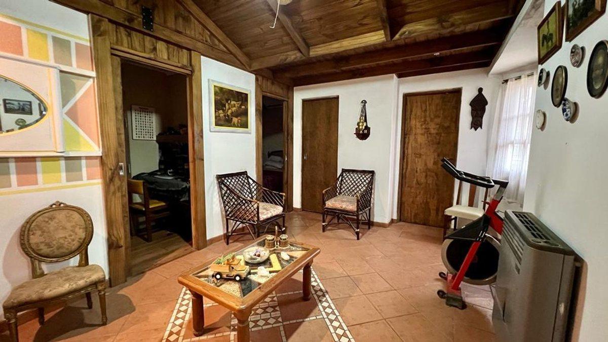 Foto de CASA 4 AMBIENTES JARDIN PILETA Y QUINCHO SOURDEAUX, imagen 3