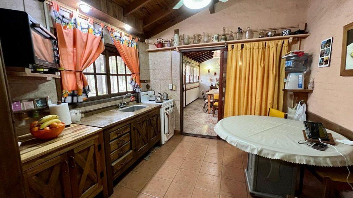Foto de CASA 4 AMBIENTES JARDIN PILETA Y QUINCHO SOURDEAUX, imagen 1