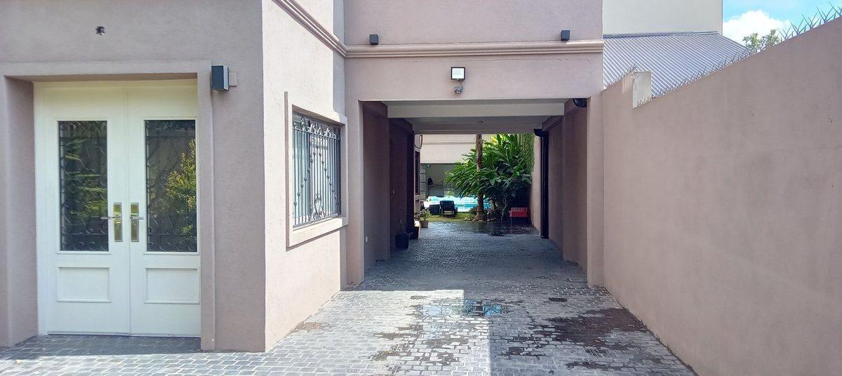 Foto de CASA EN VENTA 7 AMBIENTES + QUINCHO DON TORCUATO, imagen 3