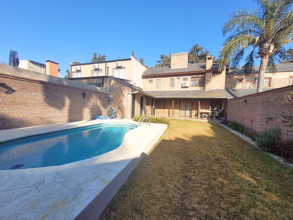 Foto de CASA EN VENTA DON TORCUATO - 5 AMB + QUINCHO 4 AMB, imagen 2