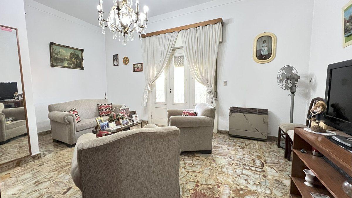 Foto de PH VENTA 5 AMBIENTES CON DOS LOCALES Y QUINCHO, imagen 1